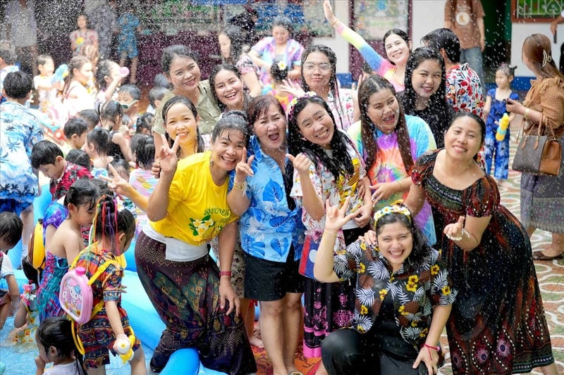 Tìm về Lễ hội té nước Thingyan hoành tráng