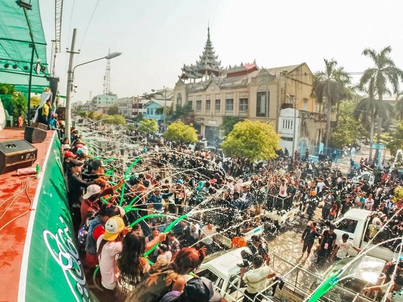 Cùng du ngoạn Lễ hội té nước Thingyan vui tươi