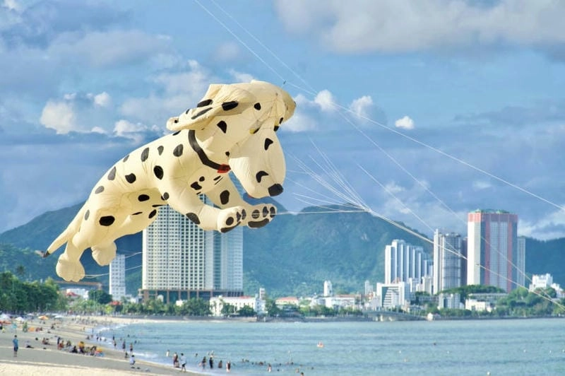 Cười sảng với lễ hội thả diều độc đáo