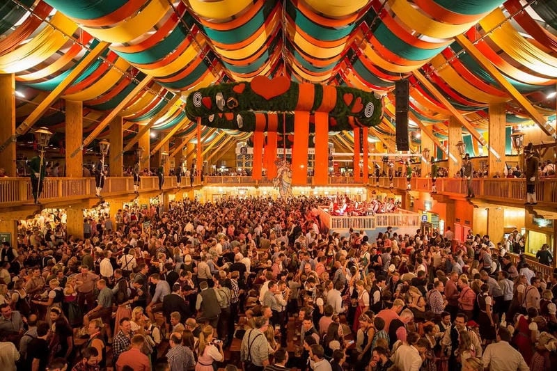 Cùng đắm mình trong Lễ hội tháng Mười Oktoberfest sôi động