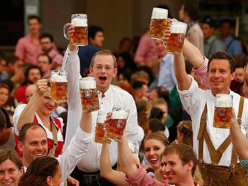 Săn những bức ảnh Lễ hội tháng Mười Oktoberfest rực rỡ
