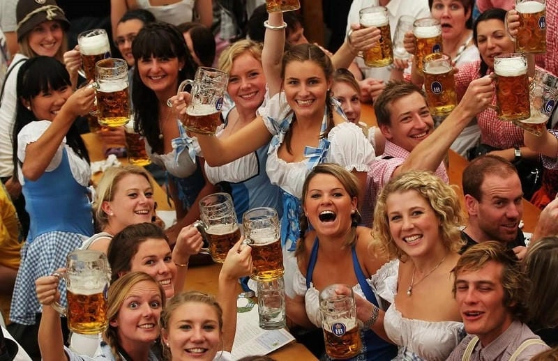 Lạc lối trong Lễ hội tháng Mười Oktoberfest náo nhiệt
