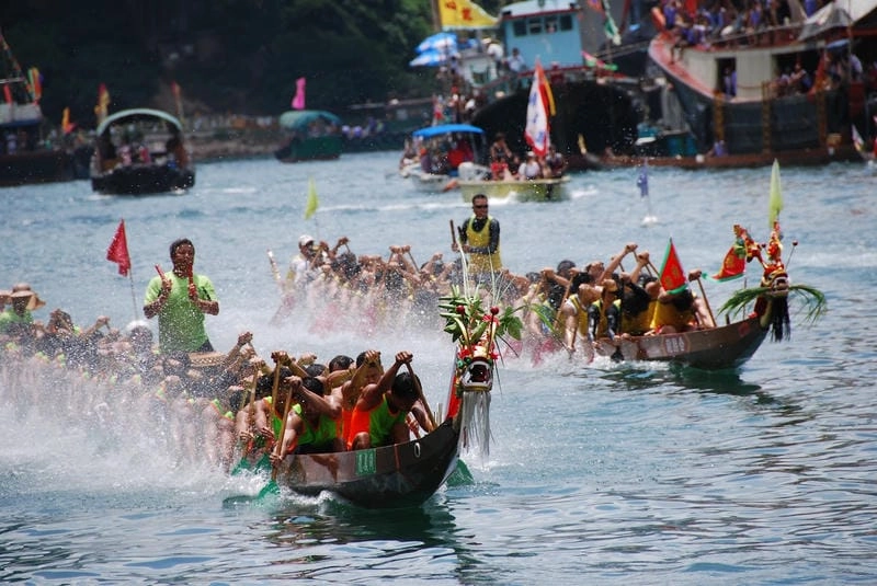 Lạc lối trong lễ hội thuyền rồng đặc sắc