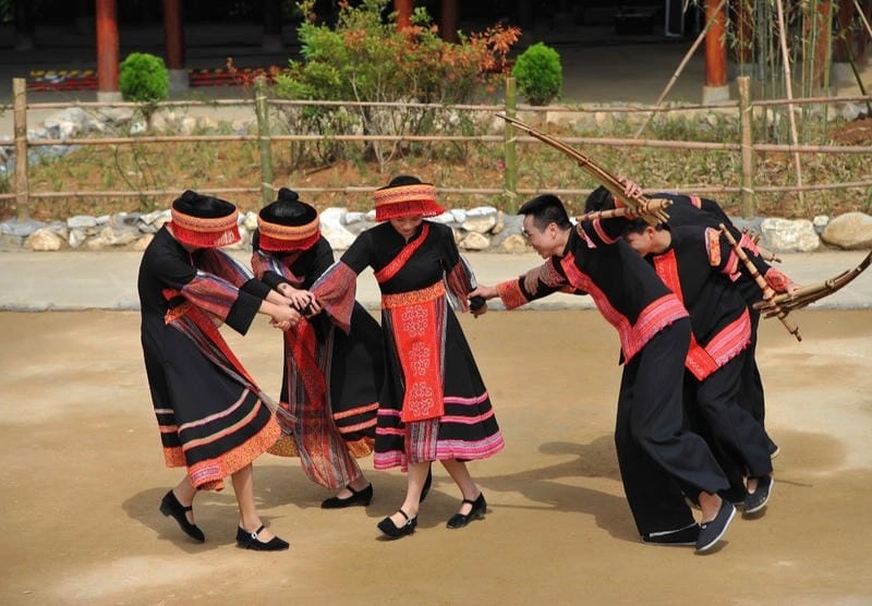 Cười sảng với lễ hội truyền thống quốc tế