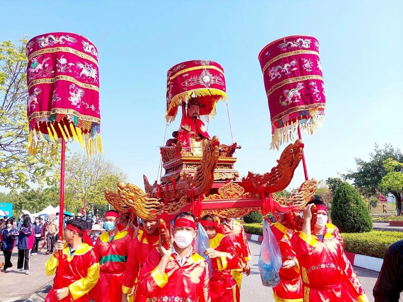 Ngắm nhìn vẻ đẹp lễ hội truyền thống rực rỡ