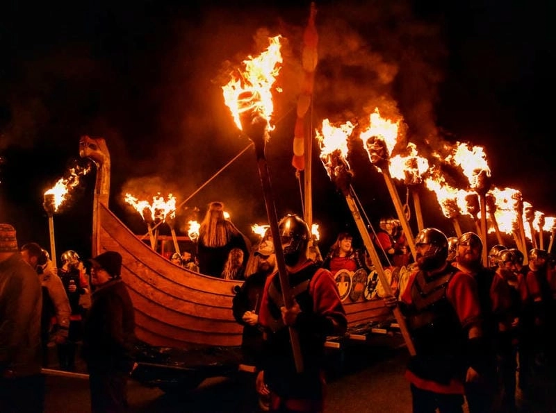 Tải ngay lễ hội Up Helly Aa truyền thống