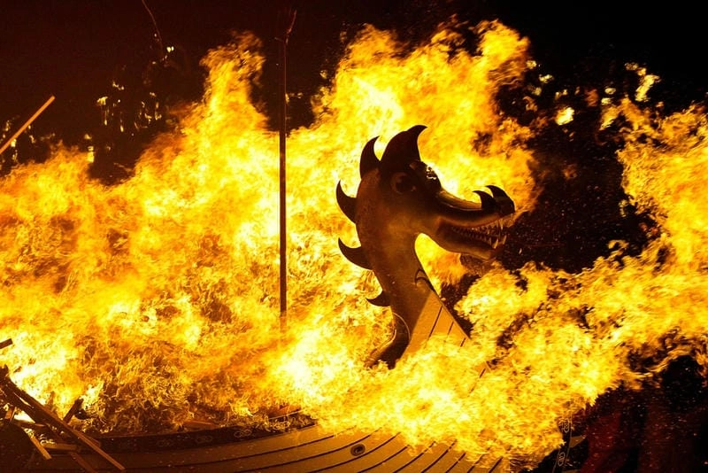 Cùng du ngoạn lễ hội Up Helly Aa lung linh