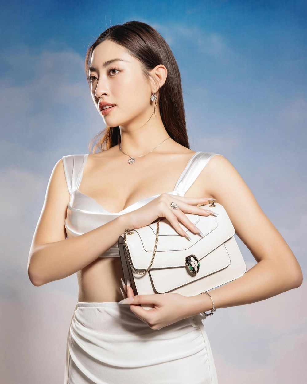 Lương Thùy Linh hoa hậu tri thức với chiều cao và học vấn đáng nể