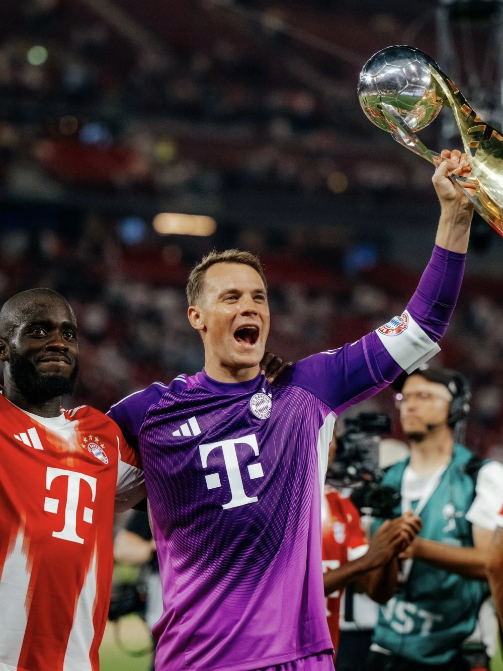 Manuel Neuer hört auf (giải nghệ) anh đã giã từ đội tuyển quốc gia