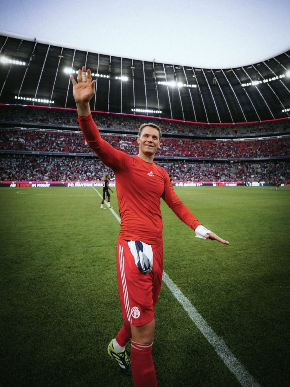 Manuel Neuer song và những bài hát cổ động viên dành cho anh