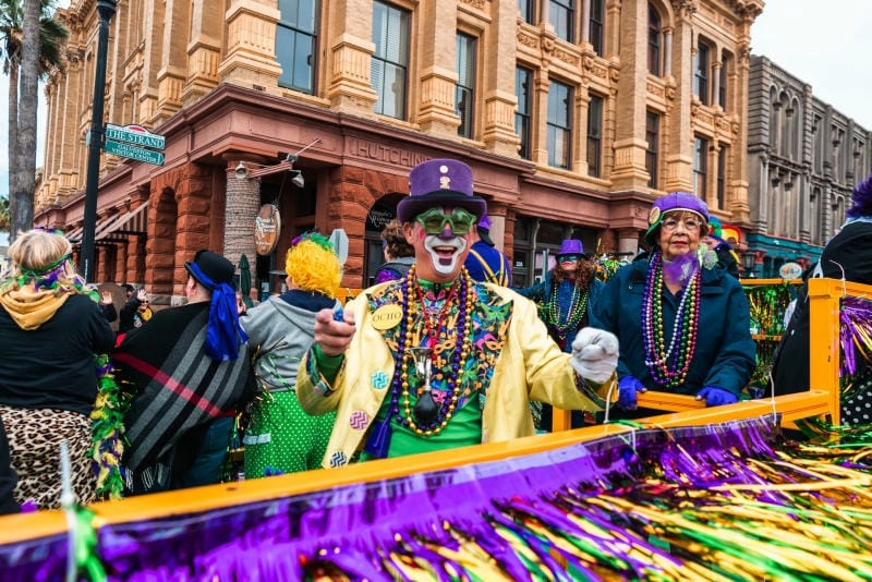 Cùng đắm mình trong Mardi Gras rực rỡ