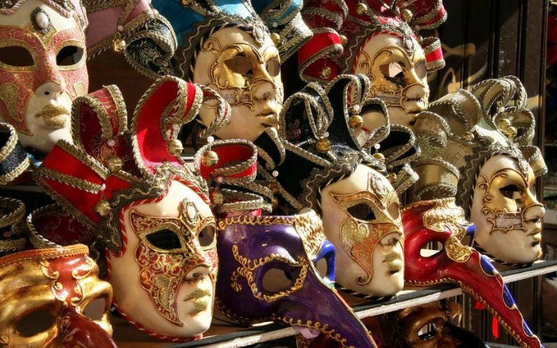 Tìm về mặt nạ hóa trang Venice hấp dẫn