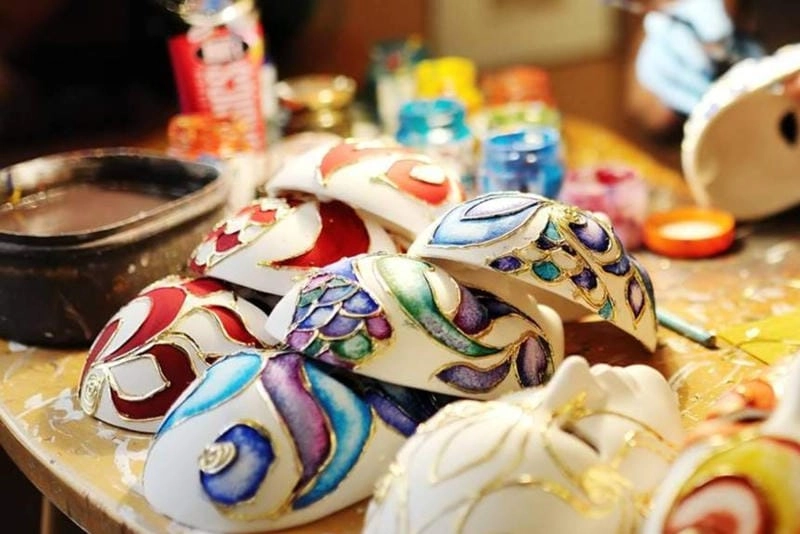 Cười sảng với mặt nạ hóa trang Venice hoành tráng