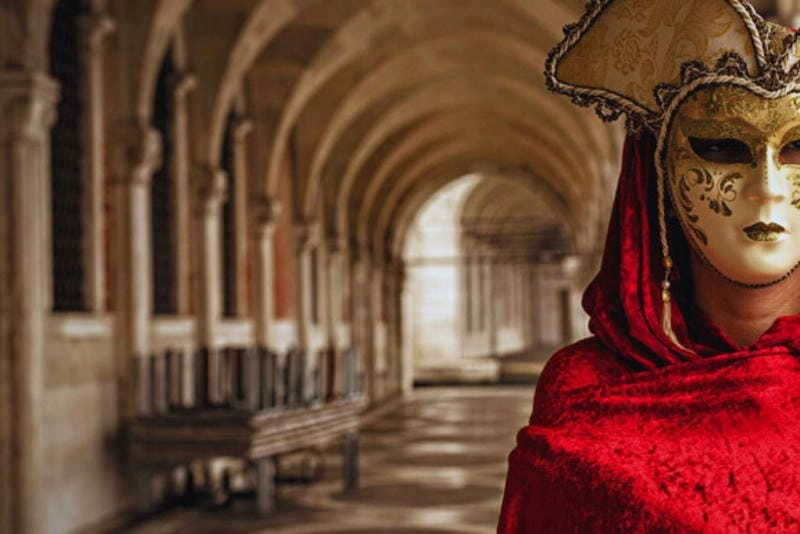 Tìm hiểu nguồn gốc và ý nghĩa mặt nạ hóa trang Venice