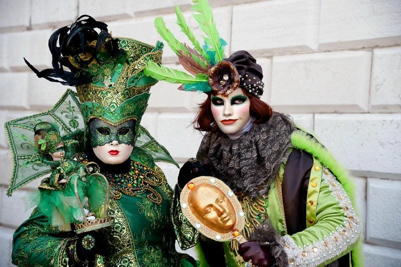 Thức dậy cùng mặt nạ hóa trang Venice lung linh