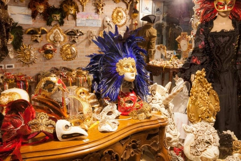 Ngắm nhìn vẻ đẹp mặt nạ hóa trang Venice nổi bật