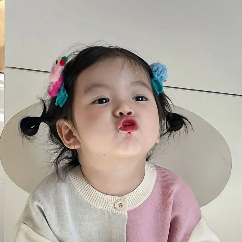 Cười xỉu với meme em bé chu mỏ siêu hài hước
