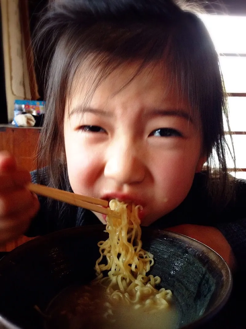 Khám phá thế giới hài hước qua instant ramen meme