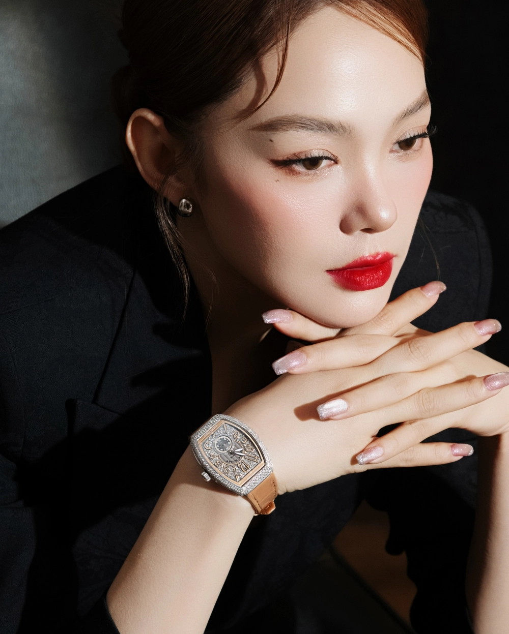 Minh Hằng bao nhiêu tuổi và vẻ đẹp không tuổi của nữ ca sĩ