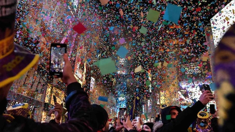 Cười sảng với New Year's Eve Times Square vui nhộn