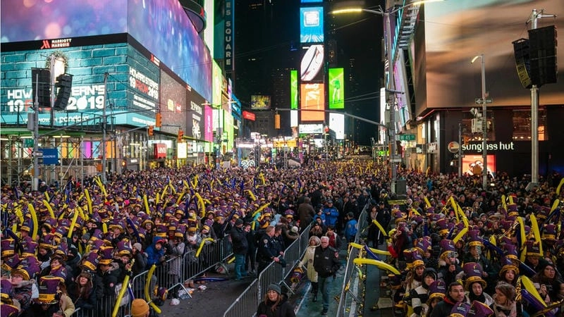 Lạc lối trong New Year's Eve Times Square nổi bật