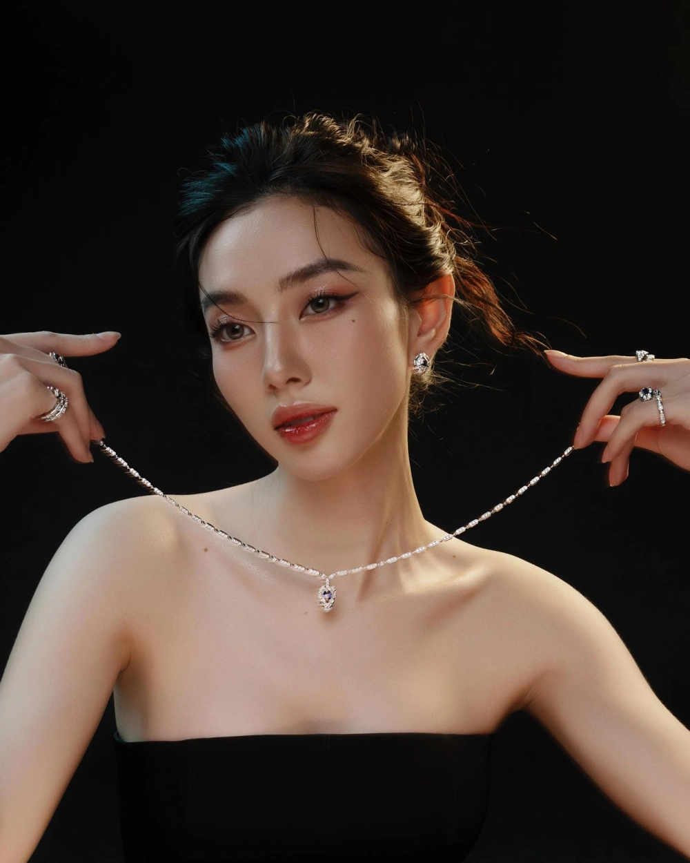 Nguyễn Thúc Thùy Tiên quê ở đâu nàng hậu sinh ra tại TPHCM