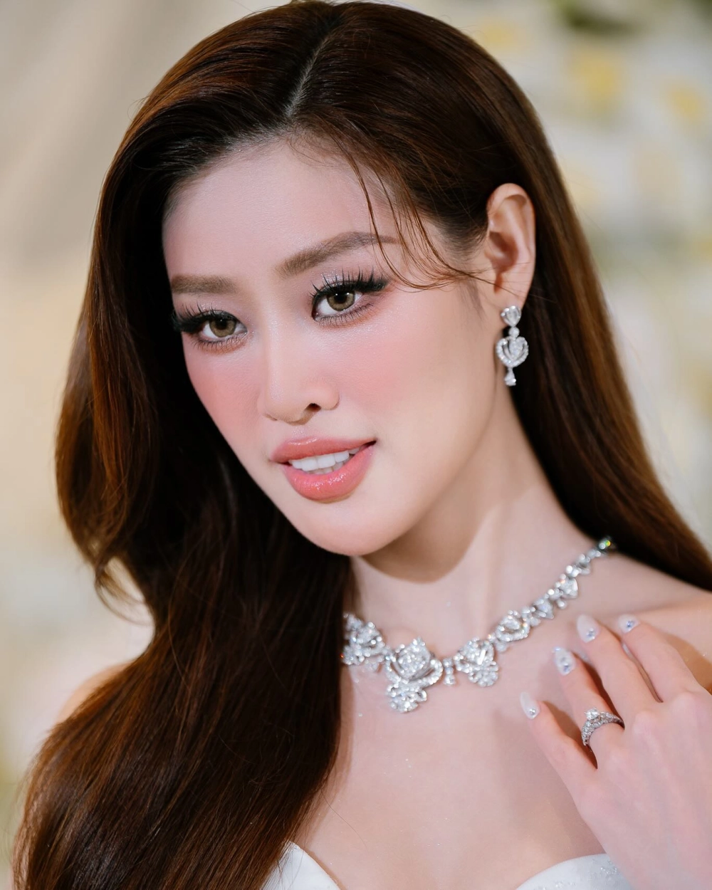 Hoa hậu Khánh và những tìm kiếm liên quan đến hoa hậu