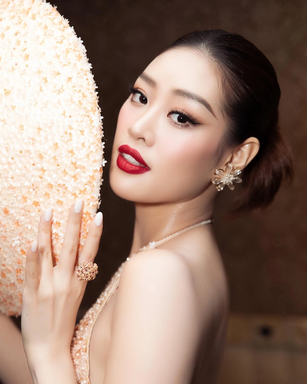 Khánh Vân hoa hậu và thần thái của một nữ hoàng sắc đẹp
