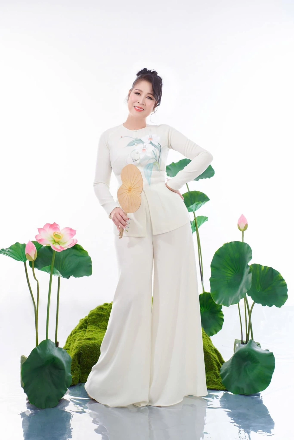 Hong van sinh nam may (Hồng Vân) nữ nghệ sĩ sinh năm 1966