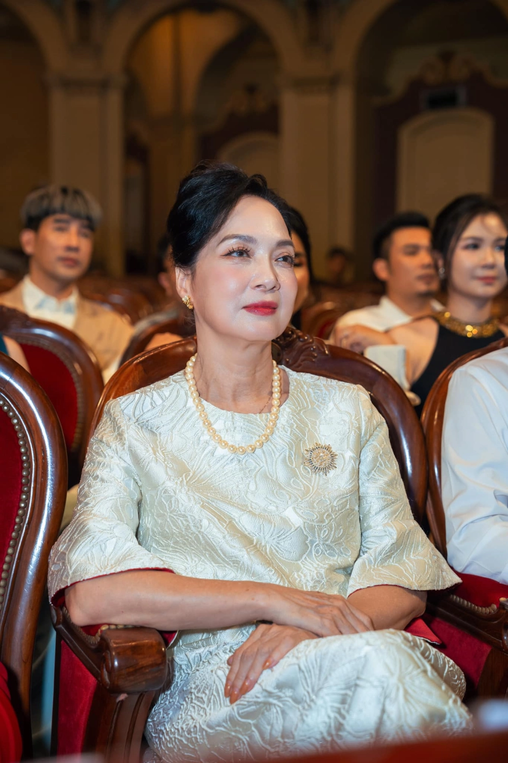 Lê Khanh là ai cô là Nghệ sĩ Nhân dân, huyền thoại của sân khấu kịch