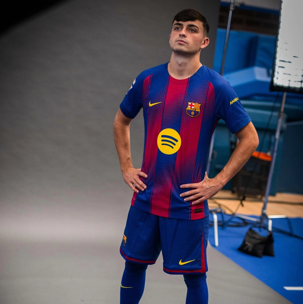 Pedri number và chiếc áo số 8 huyền thoại tại Barcelona