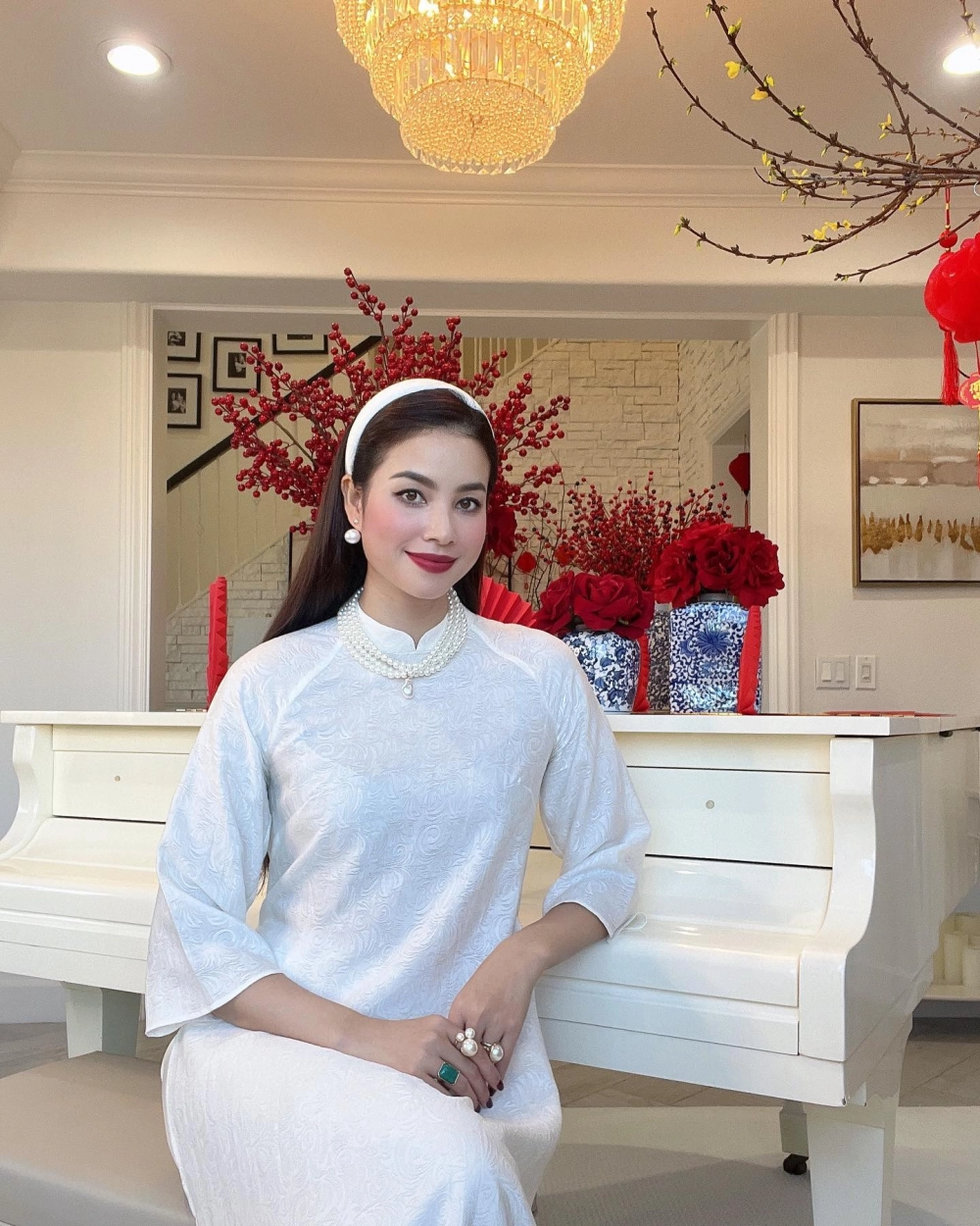 Phạm Hương đăng quang Hoa hậu Hoàn vũ Việt Nam 2015