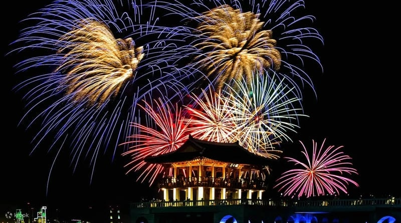 Tìm về pháo hoa lễ hội màu sắc