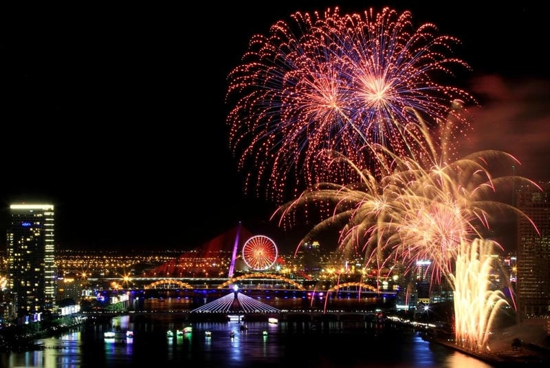 Đắm mình trong pháo hoa lễ hội đẹp