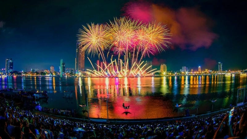 Cùng du ngoạn pháo hoa lễ hội nghệ thuật
