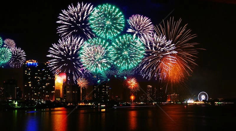 Thức dậy cùng pháo hoa năm mới đặc sắc