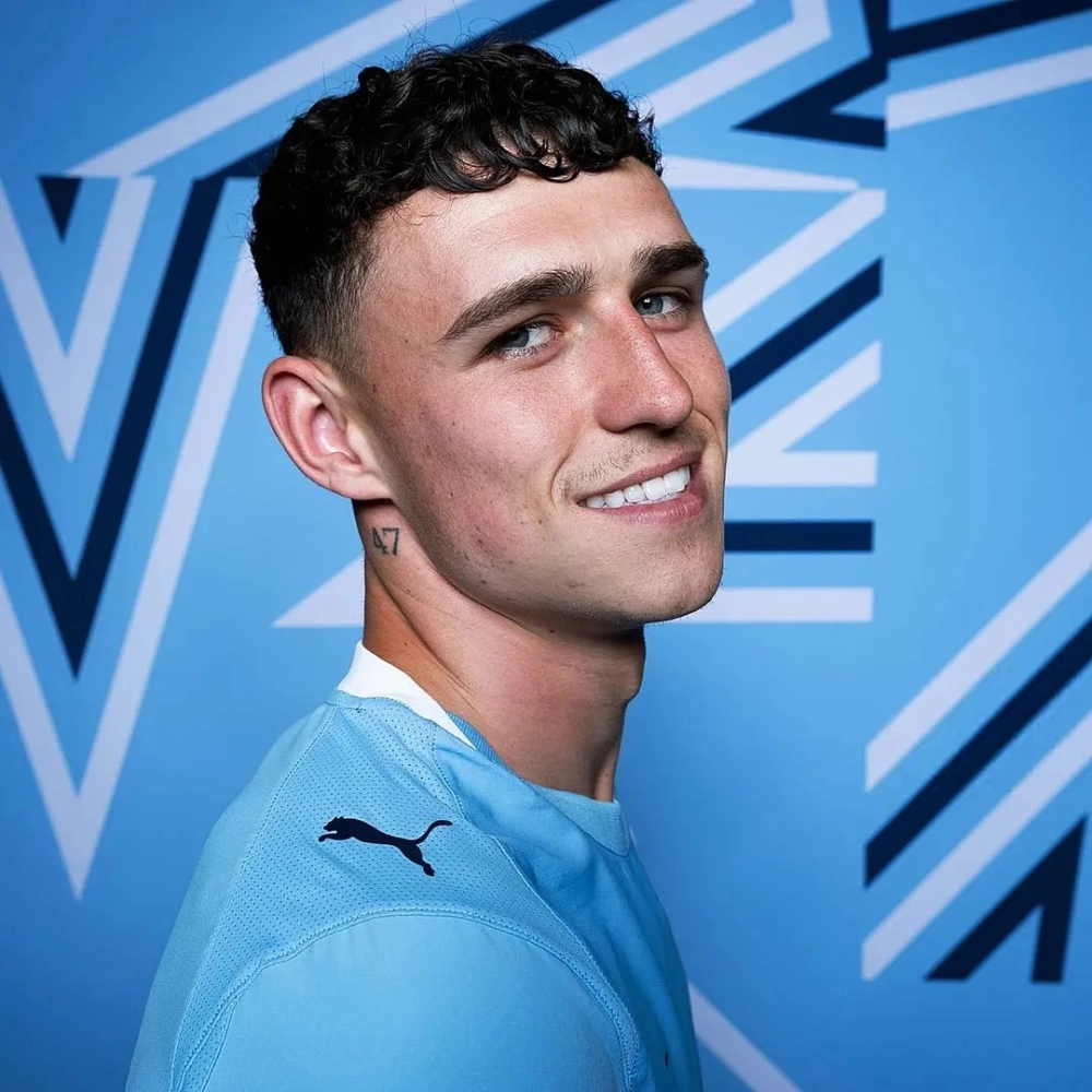 Phil Foden height và chiều cao 1m71 của nam tiền vệ