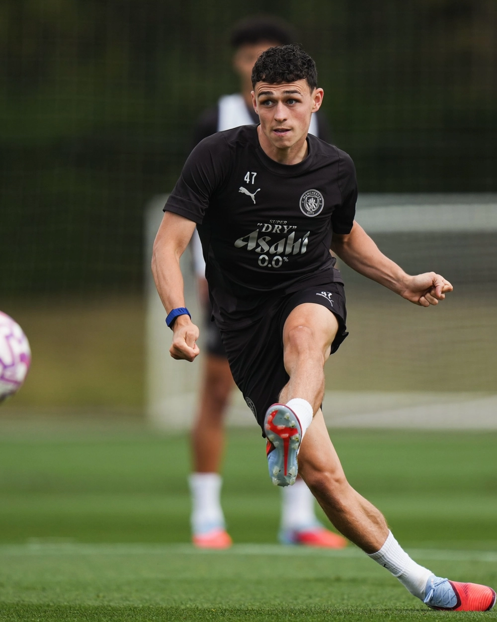 How old is Phil Foden và độ tuổi 25 của ngôi sao Man City
