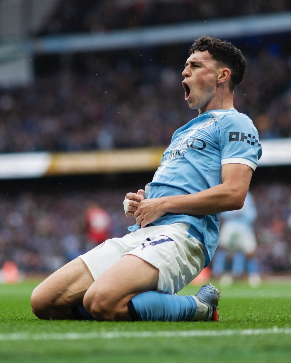 Phil Foden son và cậu con trai Ronnie, một meme toàn cầu