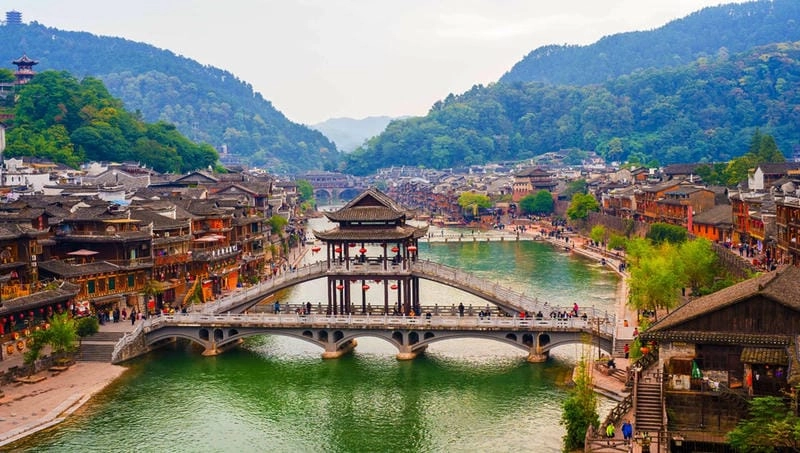 Tìm về Phượng Hoàng Cổ Trấn hoài cổ