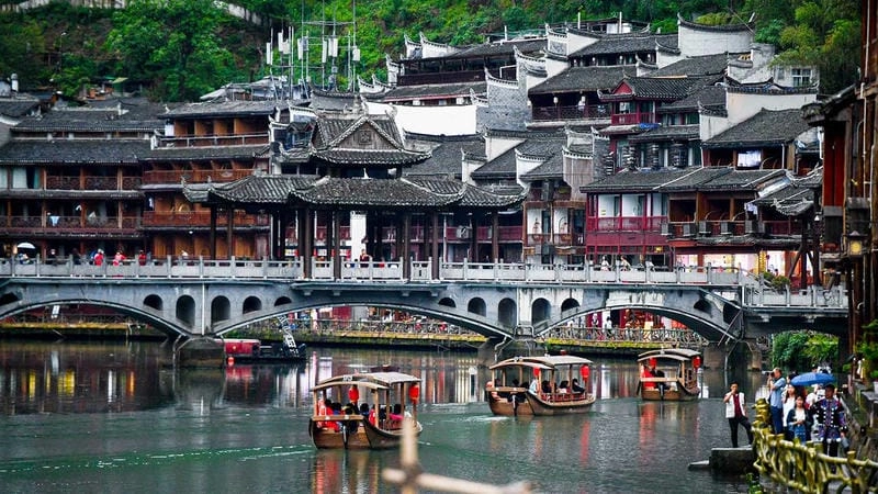 Đắm mình trong Phượng Hoàng Cổ Trấn thơ mộng