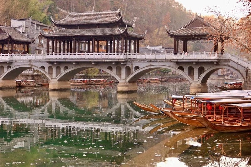 Lạc lối trong Phượng Hoàng Cổ Trấn lãng mạn