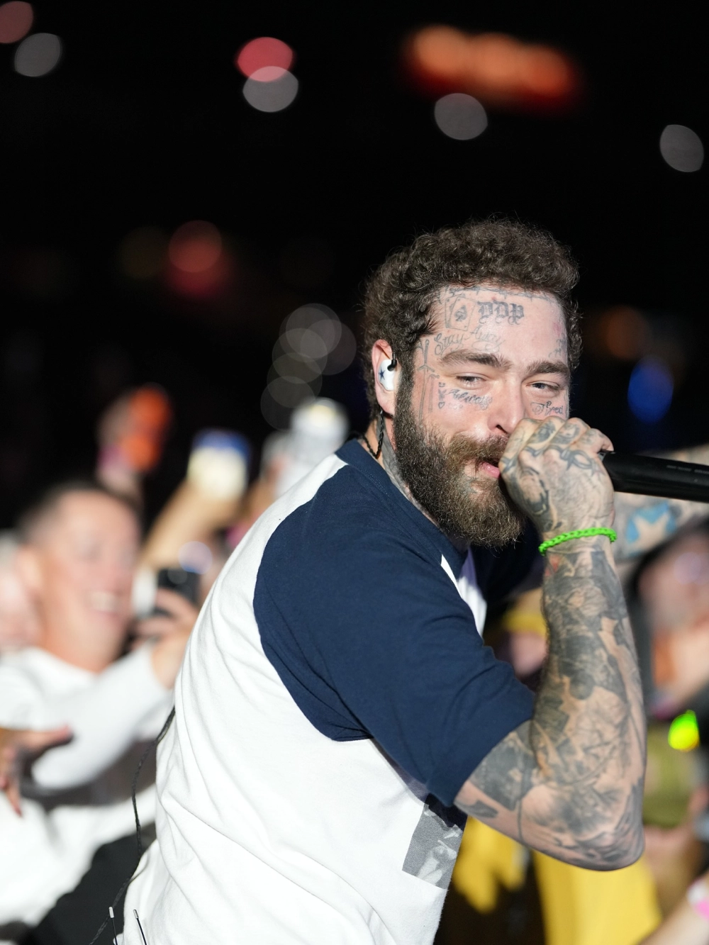 Post Malone siêu sao toàn cầu và màn lấn sân nhạc country ấn tượng