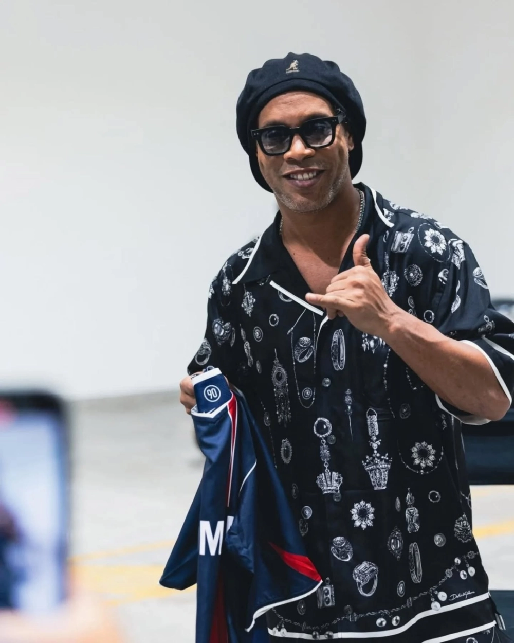 Ballon d or Ronaldinho và khoảnh khắc đăng quang Quả bóng Vàng 2005