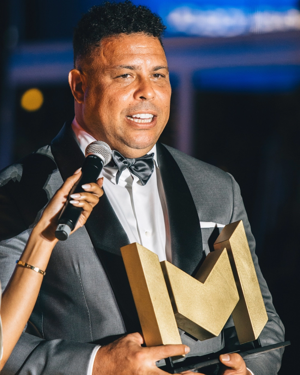 Ronaldo Nazário número (số áo) và chiếc áo số 9 huyền thoại