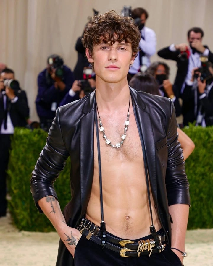 Shawn Mendes nam ca sĩ, nhạc sĩ và hoàng tử nhạc pop toàn cầu