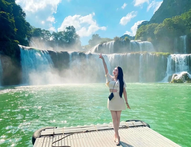 Ngắm nhìn thác Bản Giốc thiên nhiên