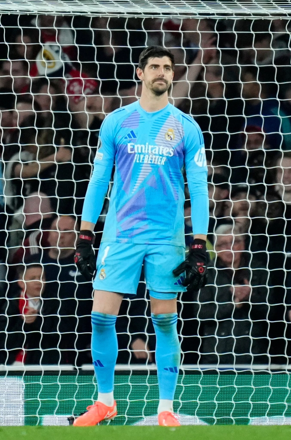Thibaut Courtois người gác đền vĩ đại, bức tường thép của Real Madrid