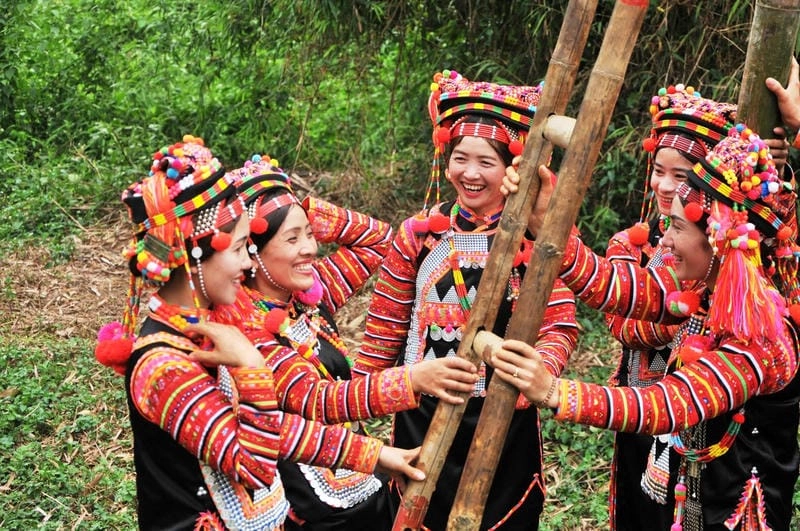 Cùng du ngoạn trang phục lễ hội đặc sắc