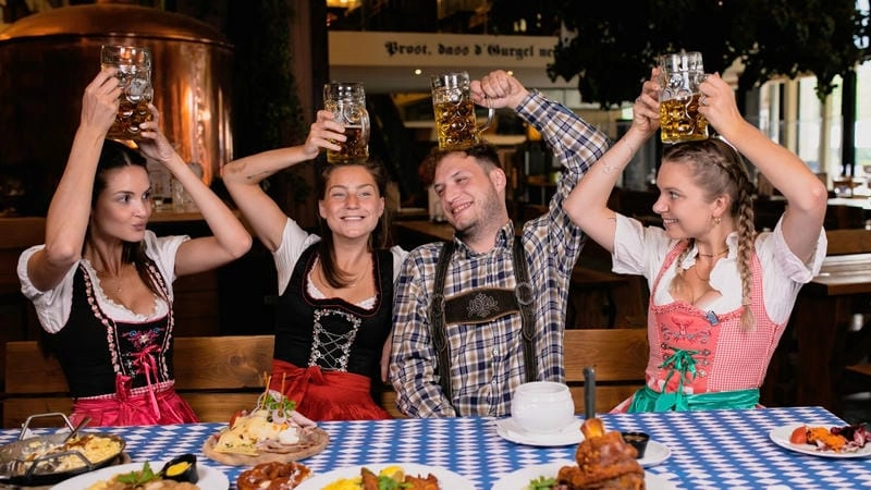 Tìm về trang phục Oktoberfest hấp dẫn